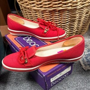 vintage red merry mules by beacon usa. slip-on flats 6 1/2
